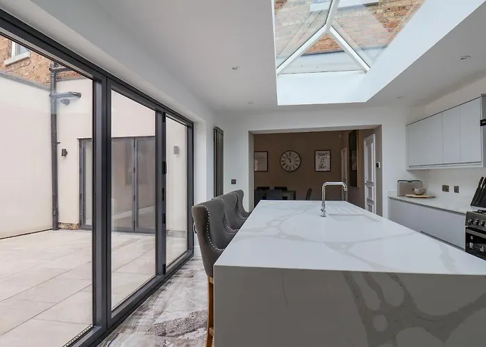 Nyaraló Church View *